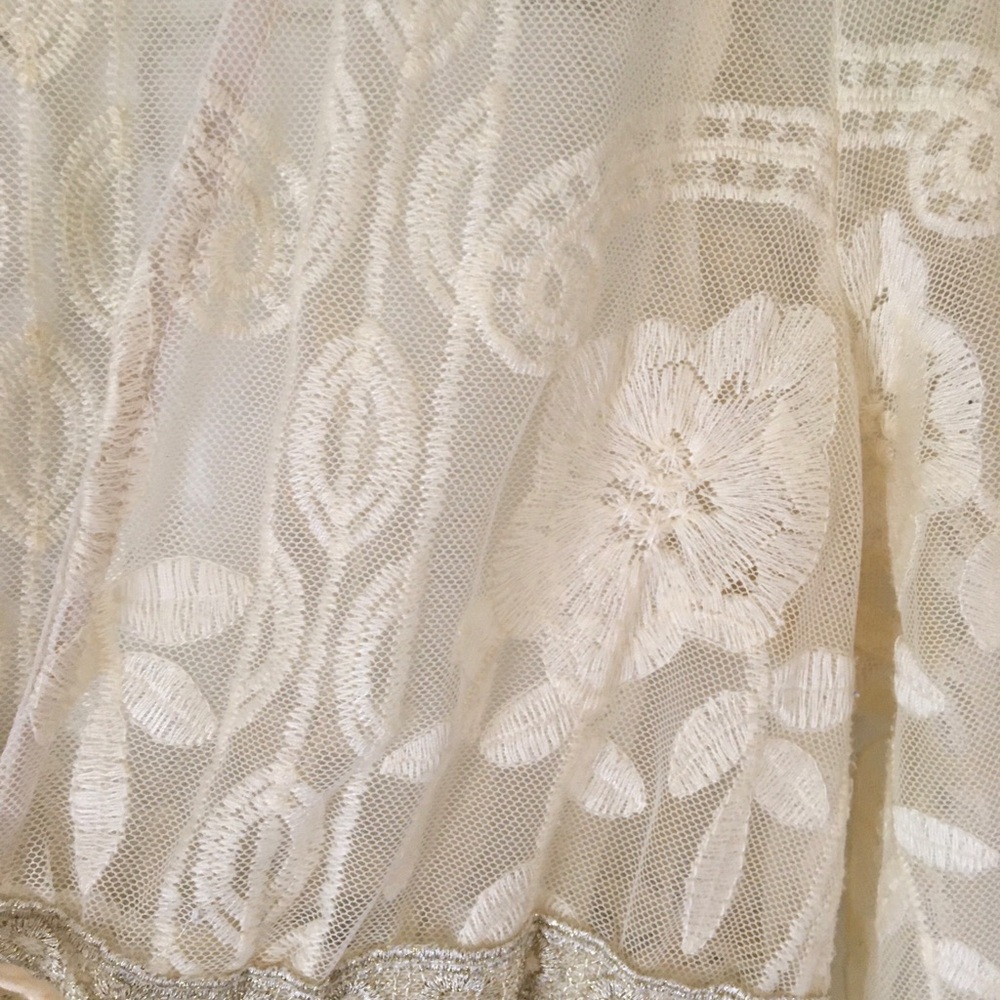 Elegant Cream Lace Dress - Picture 13 of 16